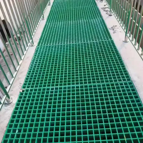 FRP walkway grating panel features