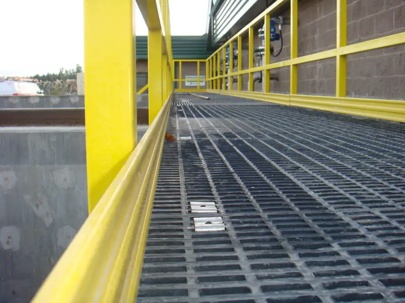 FRP composite walkway with integrated handrail system