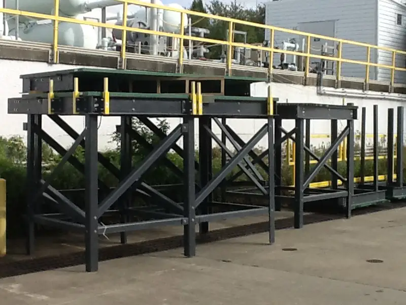 FRP grating panels with chemical-resistant resin for plant flooring
